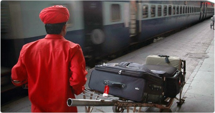 अब रेलवे आपके सामान का करेगा Home Delivery, जानें कितना लगेगा चार्ज