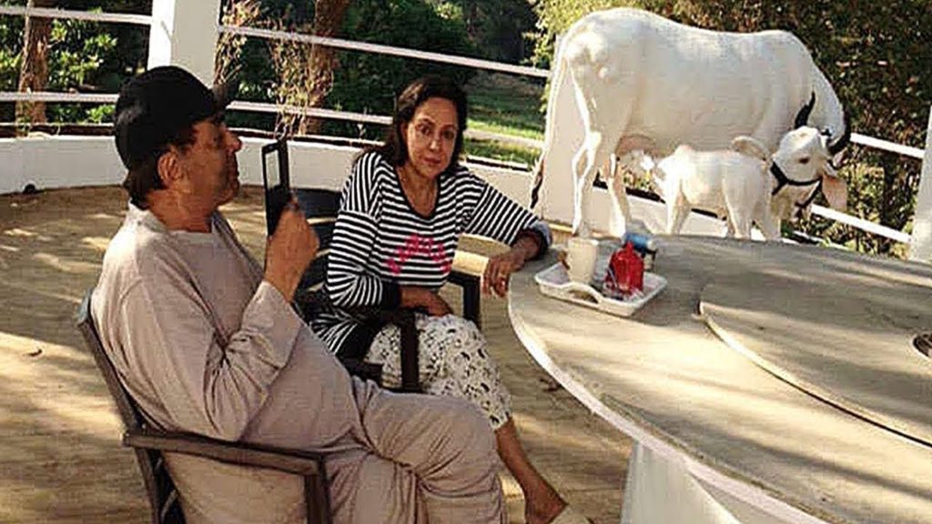 लोनावला के फार्महाउस में इन दिनों अपना जीवन बीता रहे धर्मेंद्र, करोड़ों के इस आलीशान घर की देखिये तस्वीरें 