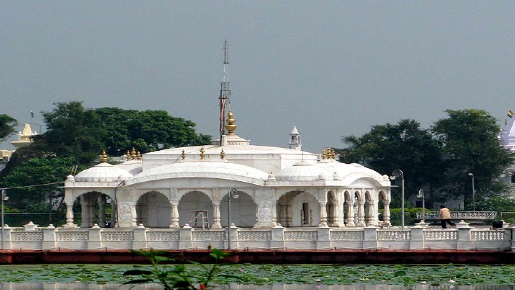Water Temple in Pavapuri