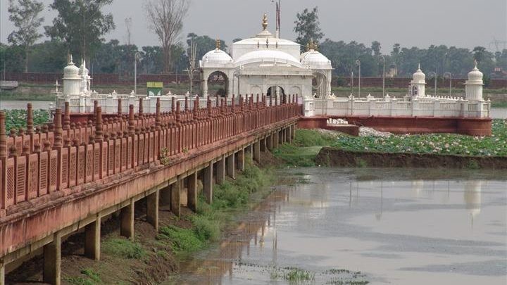 Water Temple in Pavapuri
