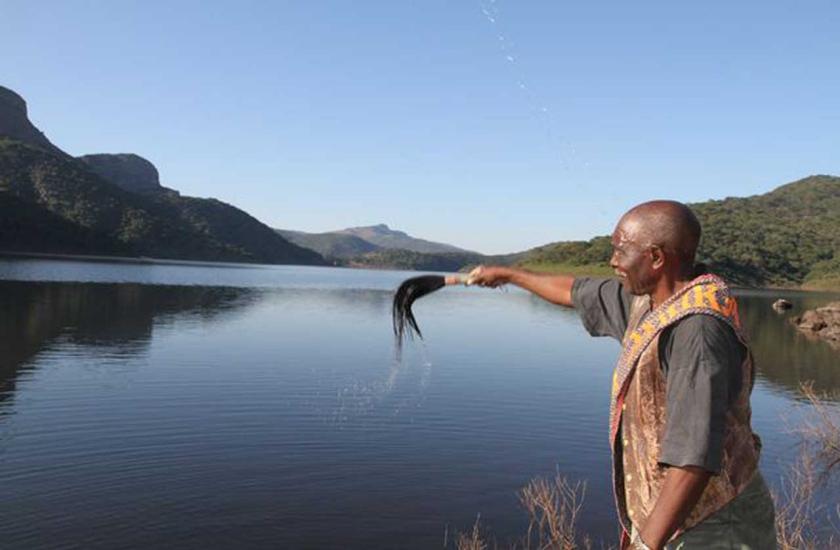 दुनिया का एक ऐसा रहस्मय झील, जिसका पानी पीते ही हो जाती है लोगों की मौत