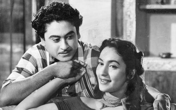अपने जीवनकाल में 4 शादियां करने वाले किशोर कुमार ने इतनी कम उम्र में ही दुनिया को कह दिया था अलविदा, जानिए पूरी कहानी