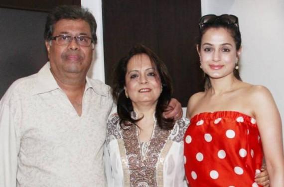 AMISHA PATEL WITH HER PARENTS