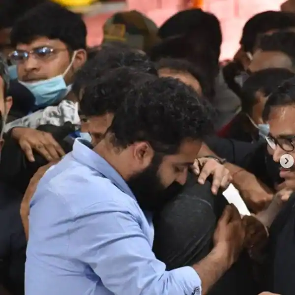 अभिनेता पुनीत की आखिरी विदाई