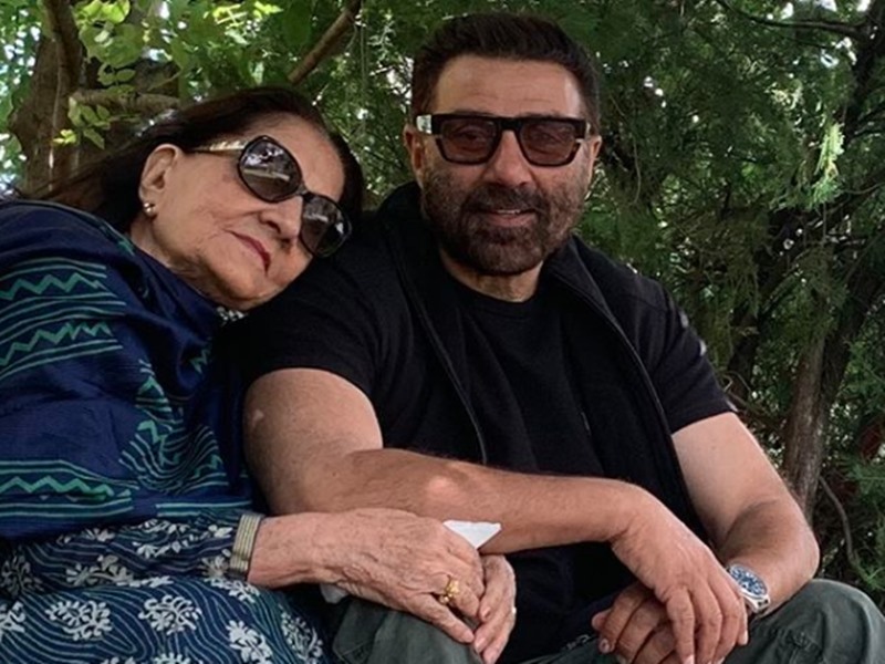 sunny deol with his mother