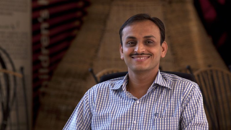 कौन हैं प्रोफ़ेसर सोलंकी