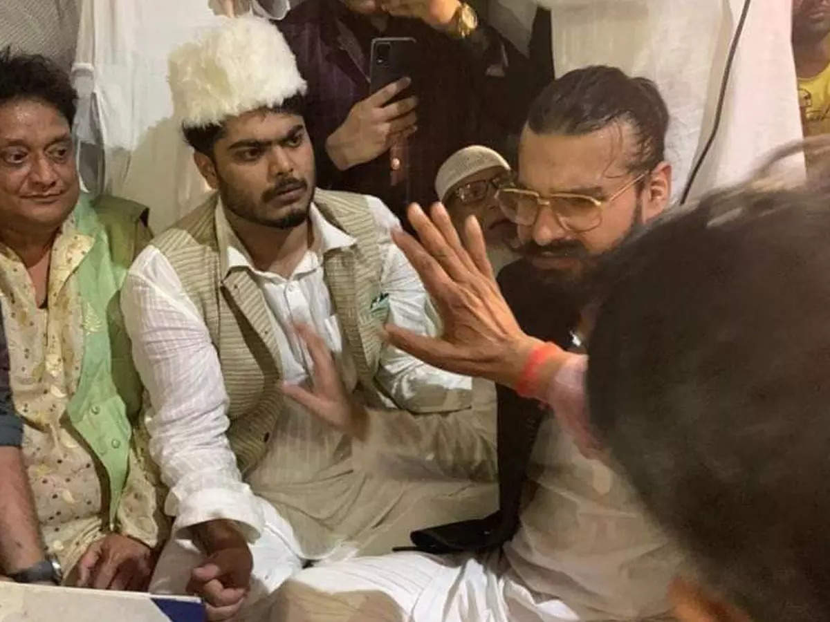 सिवान के दिवंगत पूर्व सासंद मो. शहाबुद्दीन के पुत्र ओसामा शहाब का सोमवार को निकाह हो गई।