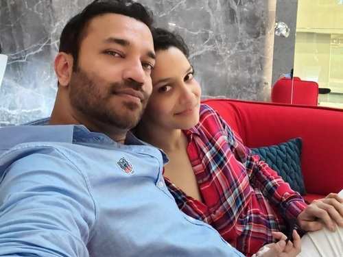 अंकित लोखंडे और उनके बॉयफ्रेंड विक्की जैन