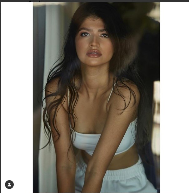 Anjini Dhawan  hot looks