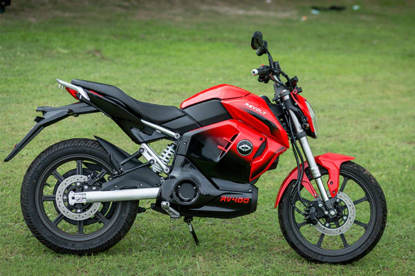 Revolt RV 400