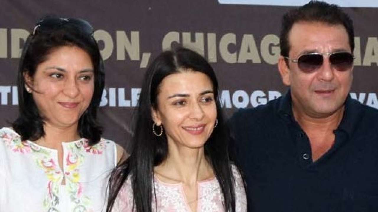 Sanjay dutt with his sisters