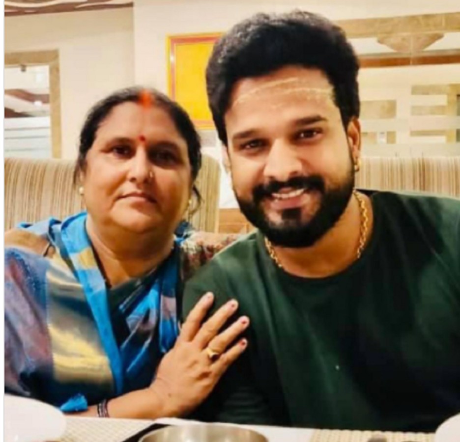 Ritesh Pandey mother