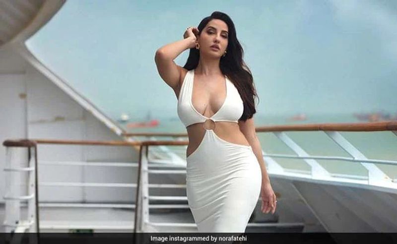 Nora Fatehi का ड्रेस