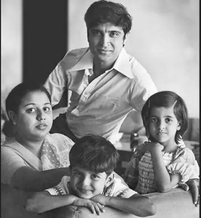 Javed akhtar and honey irani with their kids