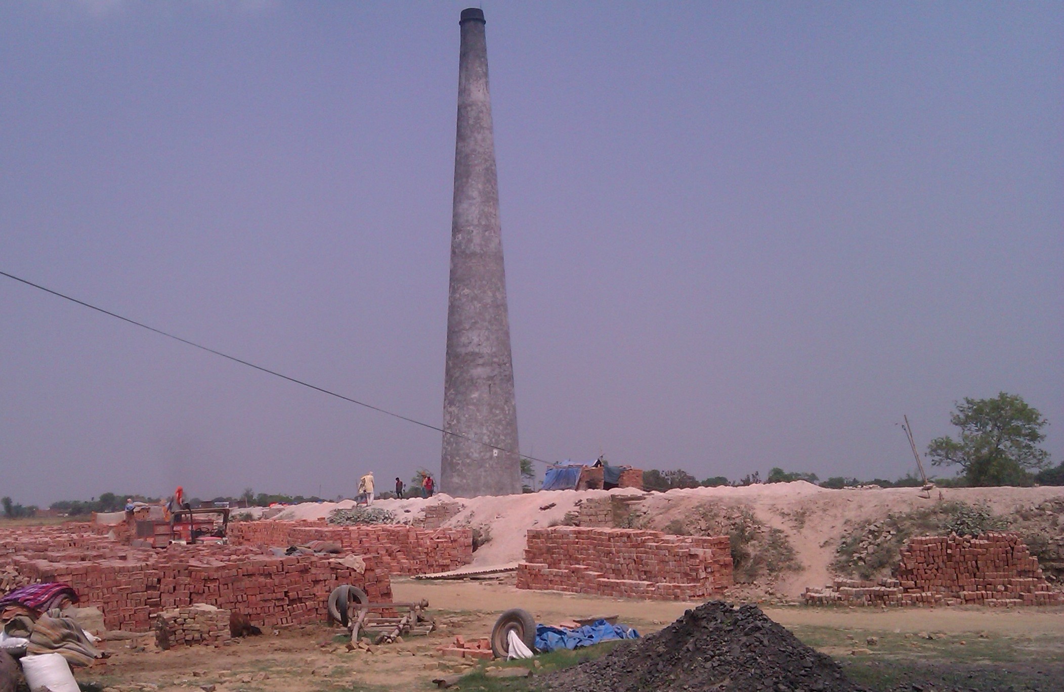   लाल ईंट बनाने वाली चिमनियां