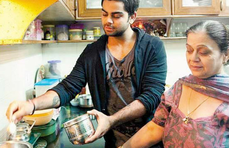 Virat kohli with his mother