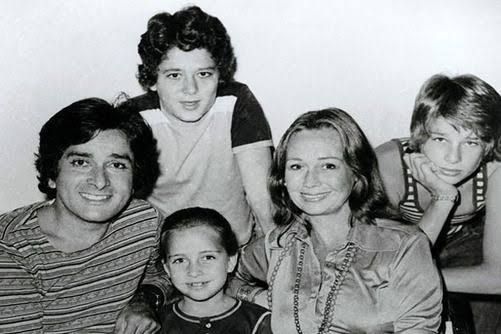 Shashi kapoor with his family