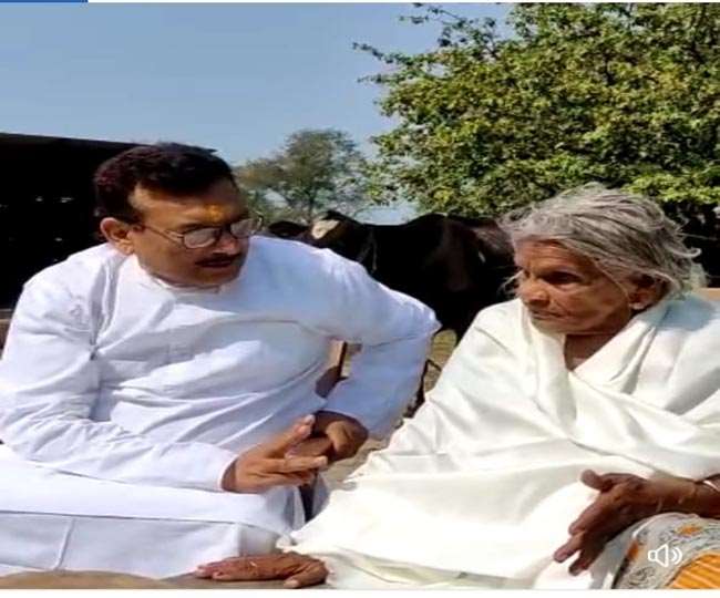 Guptesgwar Pandey With Mother