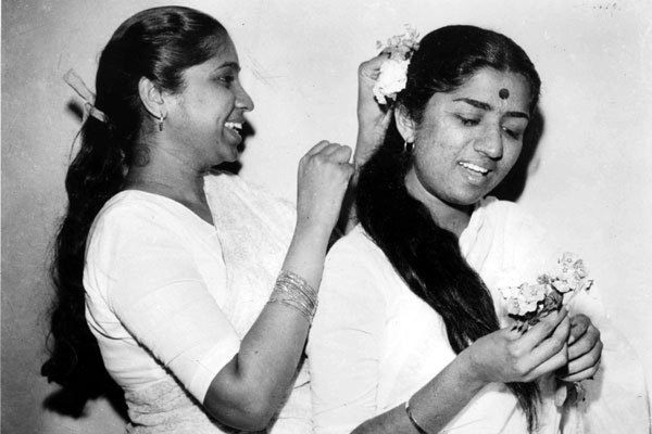Lata Mangeshkar and Asha Bosle