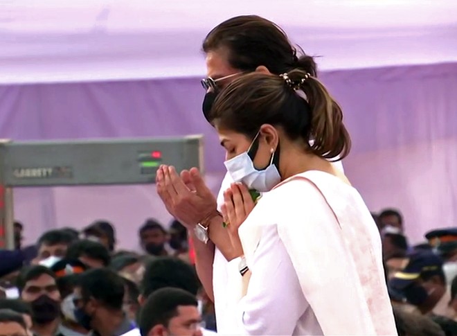 shahrukh khan and Pooja Dadlani