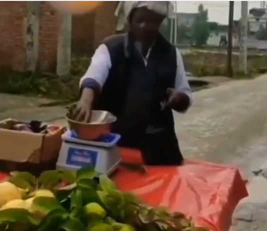 'अमरुद' बेचने वाले का वीडियो