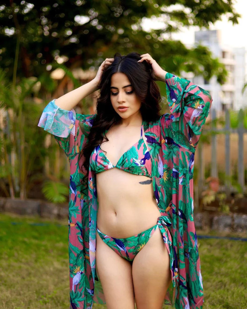उर्फी जावेद की ग्रीन बिकिनी 