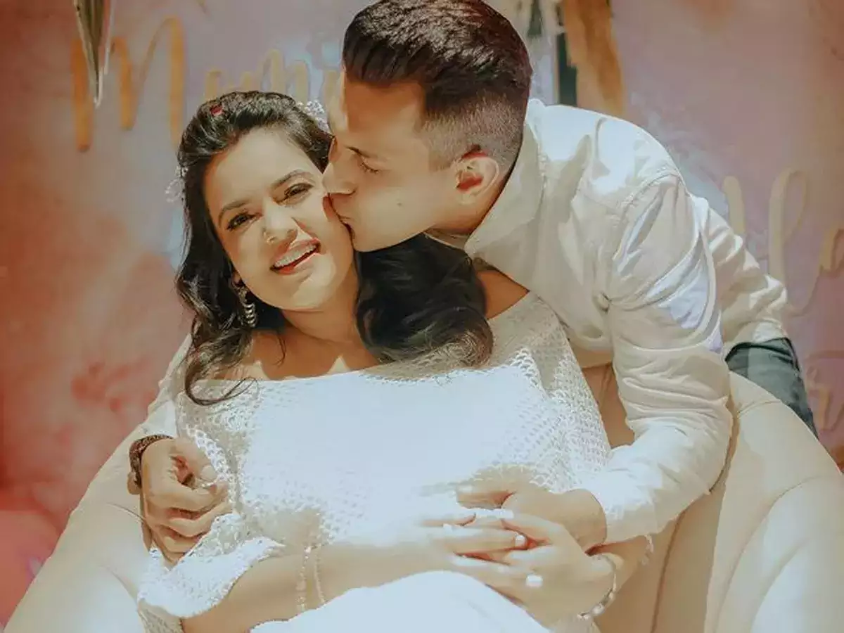Aditya Narayan And Shweta Agarwal
