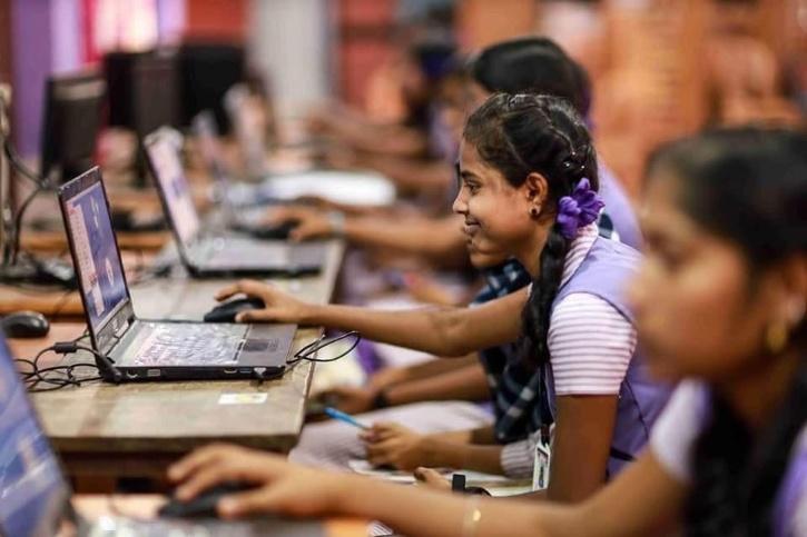 Bihar Government Give Laptop