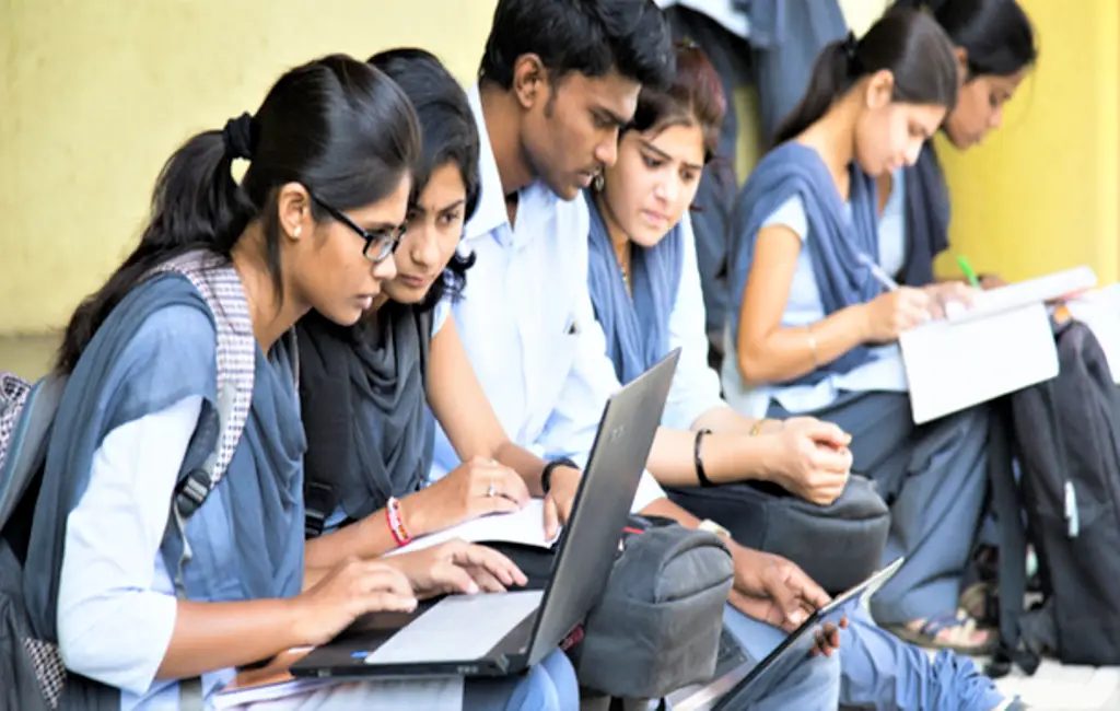 Bihar Government Give Laptop