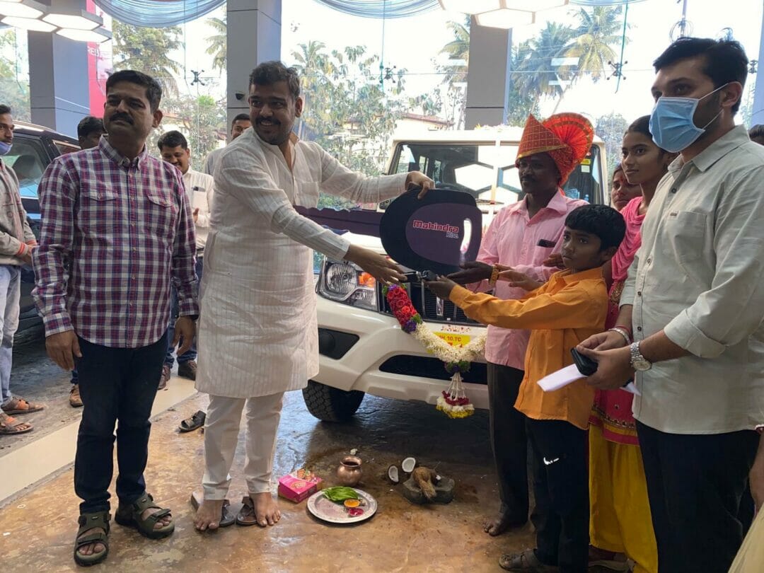 Anand Mahindra Give Bolero to Dattatraya Lohar