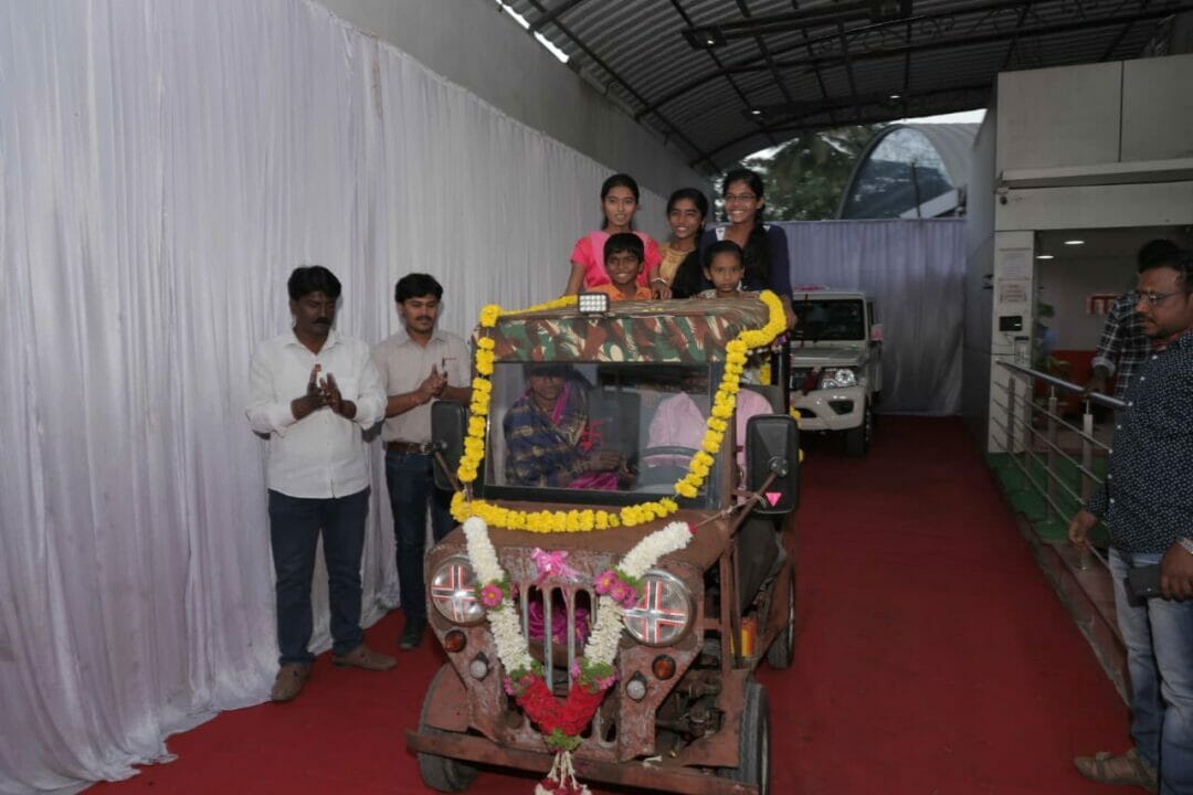 Anand Mahindra Give Bolero to Dattatraya Lohar