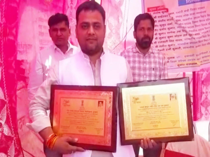 Jehanabad got two awards for better work