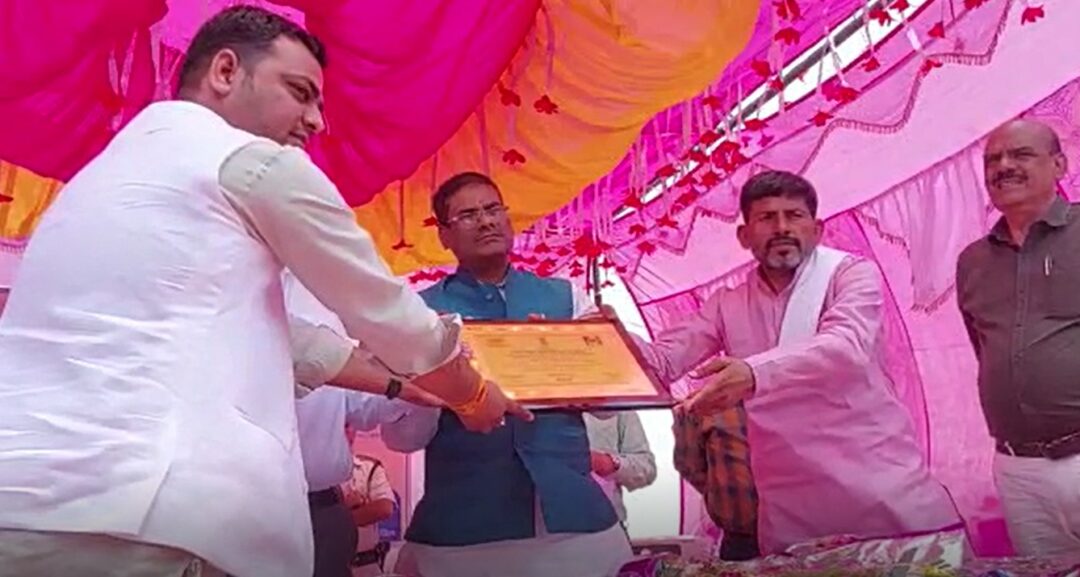 Jehanabad got two awards for better work