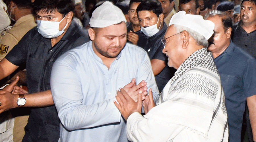 CM Nitish Kumar In Tejashwi iftar Party