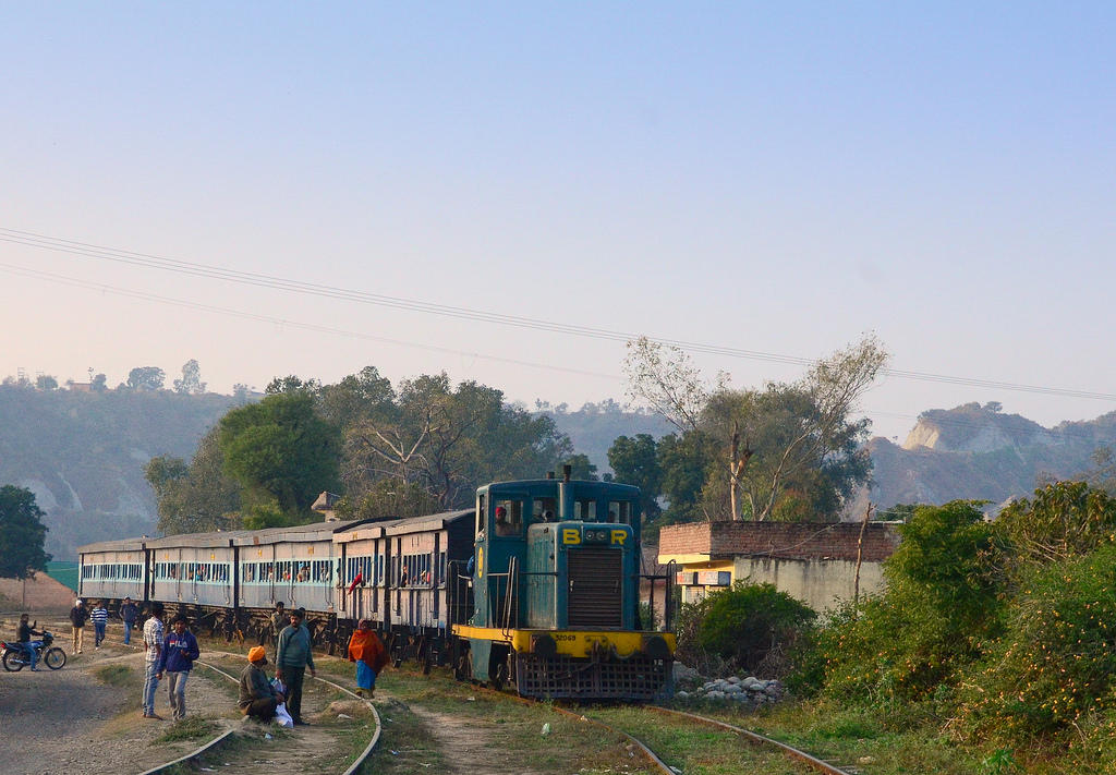 Bhakra Nagal Dam train
