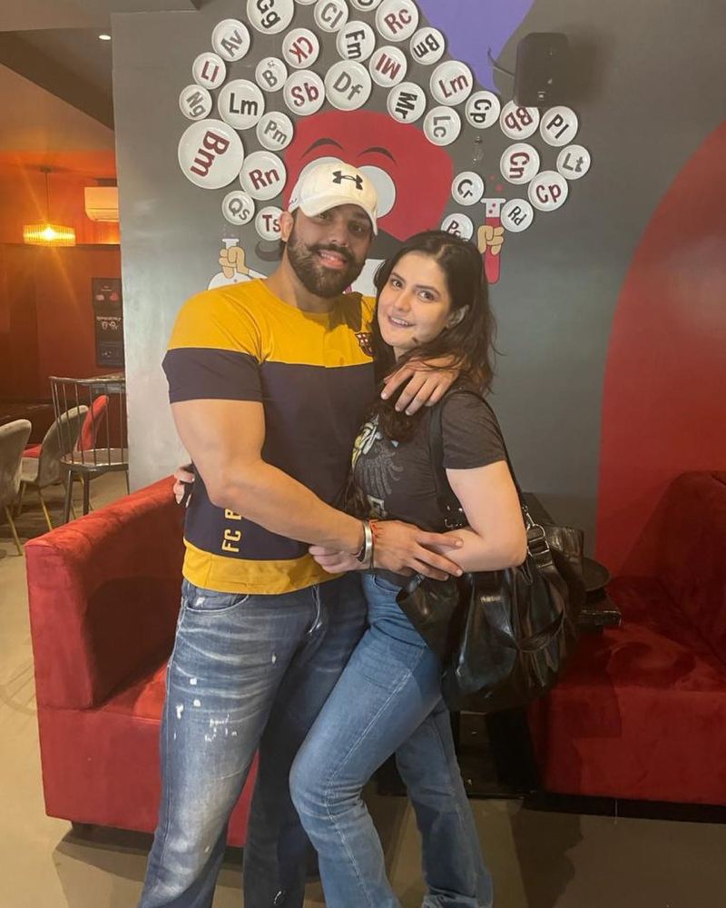 Zareen Khan And Shivashish Mishra