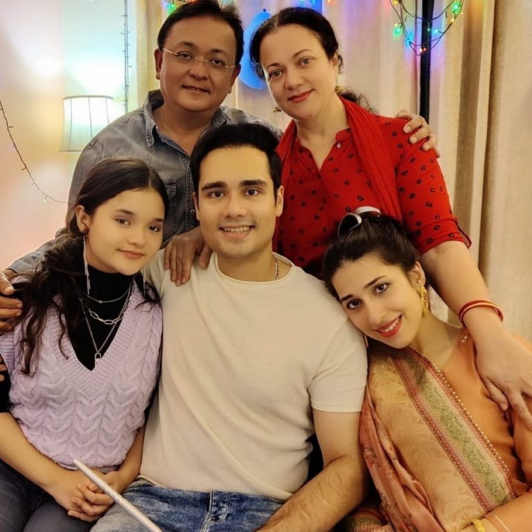 Mandakini Daughter Rabze Innaya Thakur