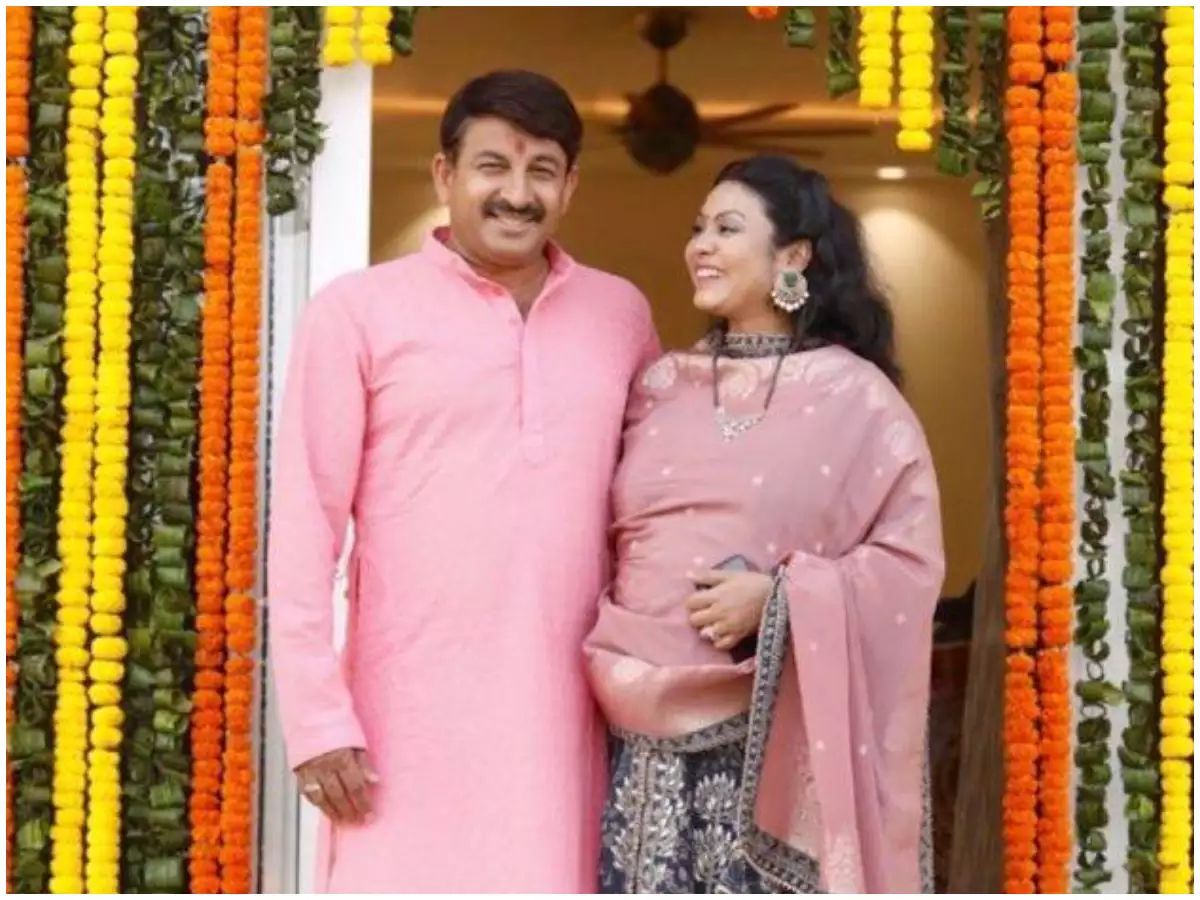 Manoj Tiwari Wife Surabhi Tiwari