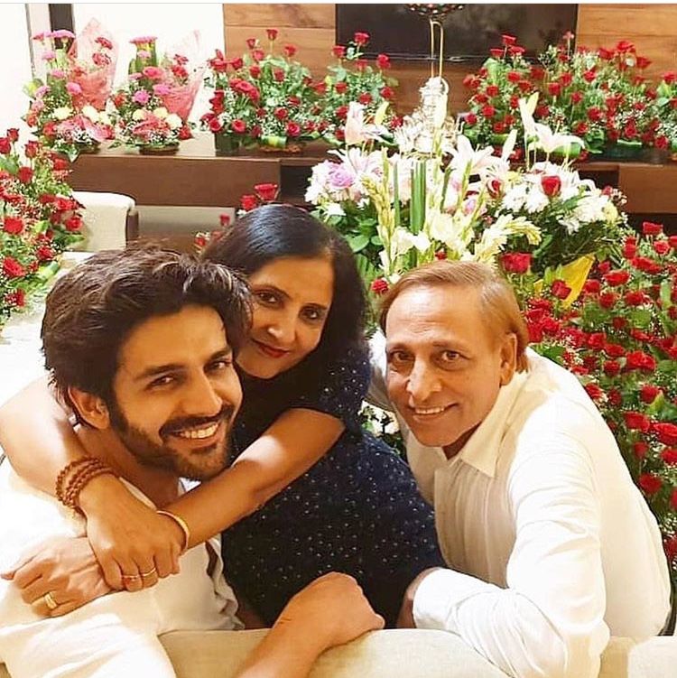 Kartik Aaryan Family