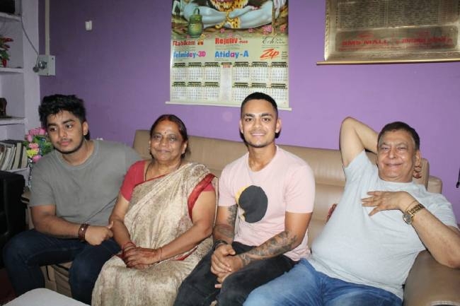 Ishan kishan family