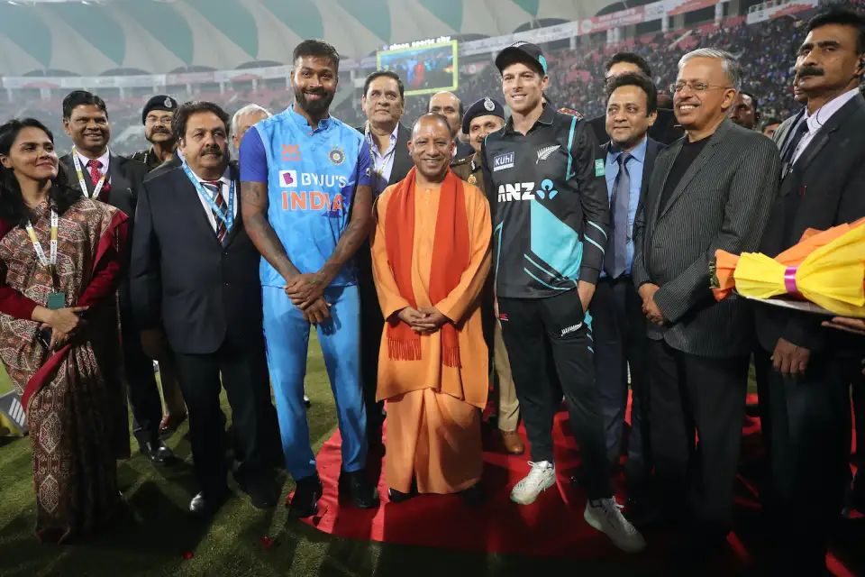 CM Yogi And Hardik Pandya