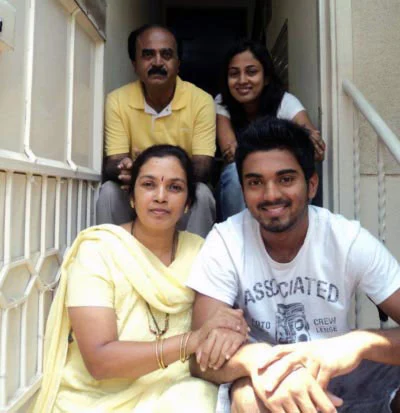 KL Rahul With Family