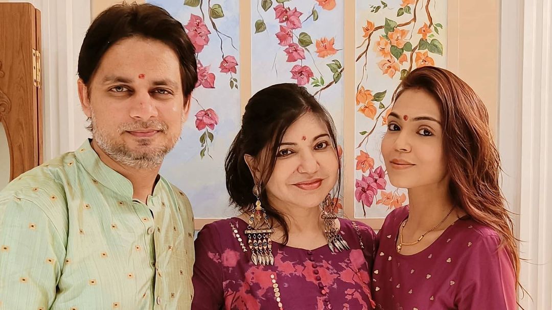 Alka Yagnik Family