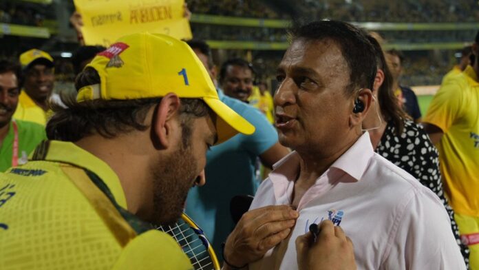 Sunil Gavaskar Take MS Dhoni Autograph