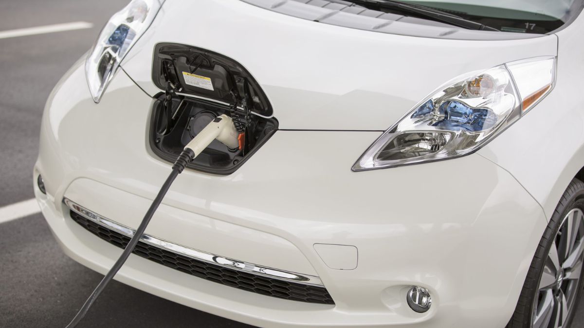 disadvantages of electric cars in india