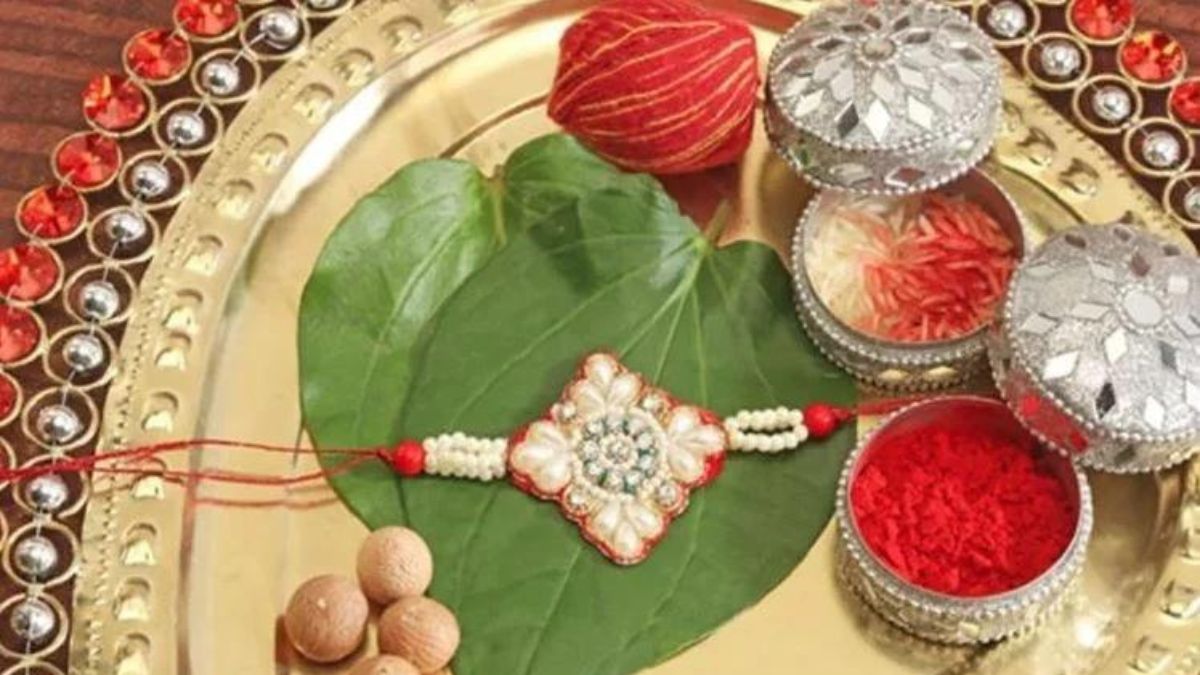 Rakhi bandhne ki vidhi